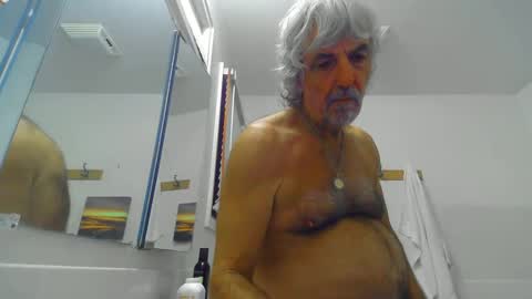 Snapshot of chuck354139 chatting on February 20, 1:46 am chuck354139 online show from February 20, 1:46 am