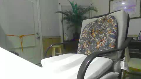 Snapshot of chuck354139 chatting on February 13, 11:39 am chuck354139 online show from February 13, 11:39 am