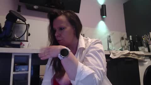 Snapshot of chwerry_b0 chatting on December 11, 9:23 pm Jessica online show from December 11, 9:23 pm