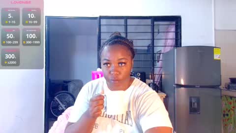Snapshot of ciaraebonyxxx chatting on February 14, 8:21 am ciaraebonyxxx online show from February 14, 8:21 am