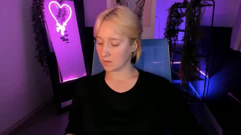 Snapshot of cinbellamy chatting on September 10, 7:09 am Cin Bellamy online show from September 10, 7:09 am