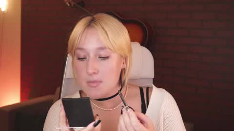 Snapshot of cinbellamy chatting on September 15, 4:41 pm Cin Bellamy online show from September 15, 4:41 pm