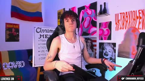 David     Independent Model online show from December 17, 4:45 am