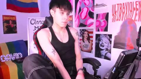 David     Independent Model online show from February 17, 4:20 am