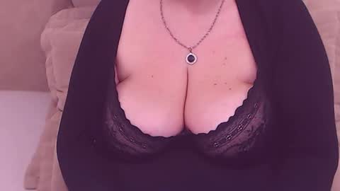 Snapshot of college_dream_bbw chatting on February 10, 1:14 am Maddison online show from February 10, 1:14 am