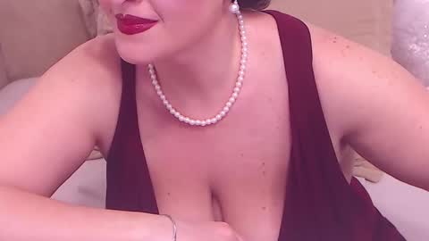 Snapshot of college_dream_bbw chatting on February 20, 1:57 am Maddison online show from February 20, 1:57 am