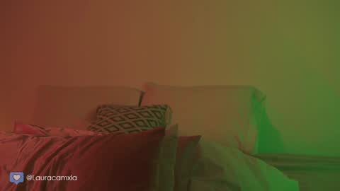 Snapshot of colouristic chatting on December 20, 2:30 am Laura online show from December 20, 2:30 am