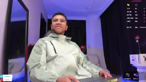 Snapshot of colstorw_ chatting on September 22, 10:30 am colstorw_ online show from September 22, 10:30 am
