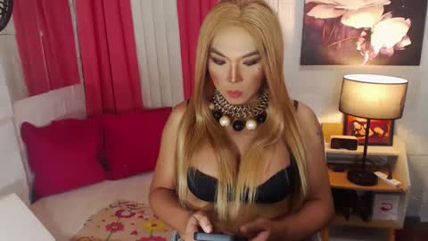 Snapshot of commanderofsexx chatting on December 24, 6:11 am QUEEN SABRINA online show from December 24, 6:11 am