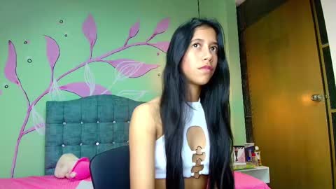 Snapshot of connie_bell chatting on February 25, 6:33 pm C O N N I E online show from February 25, 6:33 pm