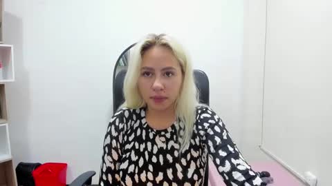 Snapshot of constansblonde chatting on December 28, 11:16 pm Constans online show from December 28, 11:16 pm