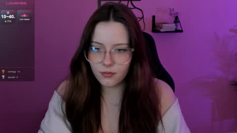 Snapshot of coralinekeyns chatting on February 28, 9:36 am little girl who is always right or Coraline online show from February 28, 9:36 am