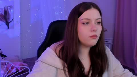 Snapshot of coralinekeyns chatting on February 6, 11:42 am little girl who is always right or Coraline online show from February 6, 11:42 am