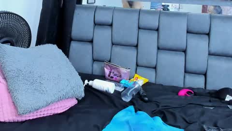 Snapshot of couple_gold69 chatting on February 13, 6:37 pm Andrea and Scott online show from February 13, 6:37 pm