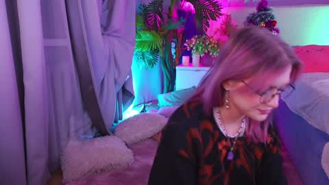 Snapshot of crazy__wine chatting on December 29, 1:24 am Sonya online show from December 29, 1:24 am