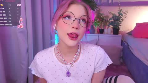 Snapshot of crazy__wine chatting on December 4, 11:19 pm Sonya online show from December 4, 11:19 pm