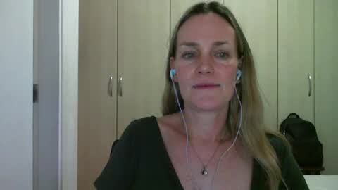 Anny online show from February 18, 9:09 pm