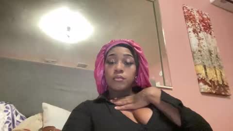 Snapshot of creame_sensation chatting on February 19, 1:29 am PHANTOMTARGARYENXXX online show from February 19, 1:29 am