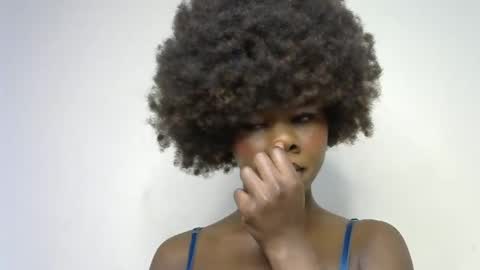 Snapshot of creamybabee chatting on March 4, 9:32 pm queen online show from March 4, 9:32 pm