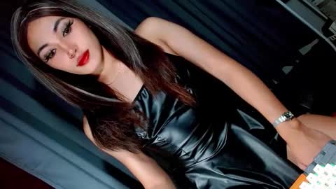 Snapshot of creamycum_celinexxx chatting on January 28, 5:35 pm Celine online show from January 28, 5:35 pm