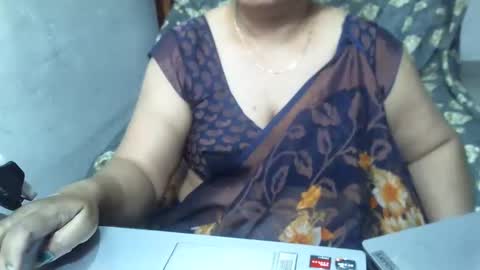 Snapshot of crezybhabihot chatting on February 15, 11:36 pm Sonika69 online show from February 15, 11:36 pm