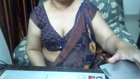 Snapshot of crezybhabihot chatting on February 15, 12:22 pm Sonika69 online show from February 15, 12:22 pm