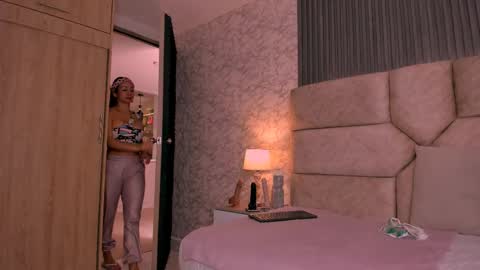 Snapshot of cris__sweetxx chatting on February 22, 3:14 pm Cristina Sweet online show from February 22, 3:14 pm