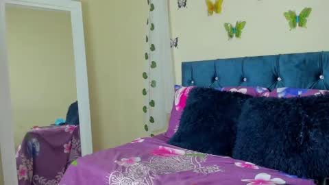 Snapshot of cristalwalker__ chatting on February 18, 3:31 pm cristal walker online show from February 18, 3:31 pm