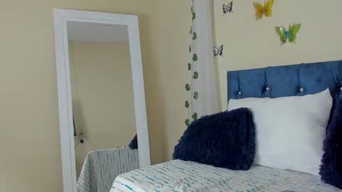 Snapshot of cristalwalker__ chatting on February 23, 1:42 pm cristal walker online show from February 23, 1:42 pm