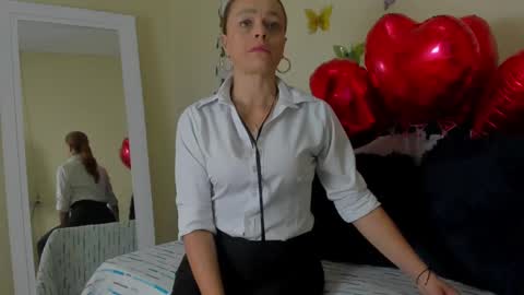 Snapshot of cristalwalker__ chatting on March 3, 11:11 am cristal walker online show from March 3, 11:11 am