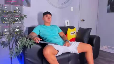 Snapshot of cristopher_strong chatting on September 18, 11:58 am Cristopher online show from September 18, 11:58 am