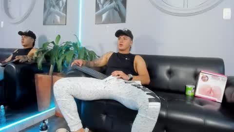 Snapshot of cristopher_strong chatting on February 4, 3:36 pm Cristopher online show from February 4, 3:36 pm