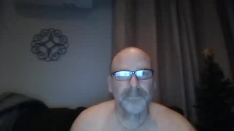 Snapshot of cruising_guy chatting on January 18, 11:11 am fun guy online show from January 18, 11:11 am