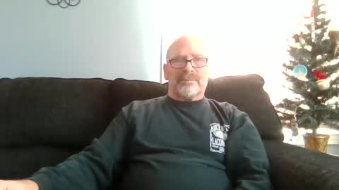 Snapshot of cruising_guy chatting on December 24, 6:28 pm fun guy online show from December 24, 6:28 pm