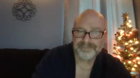 Snapshot of cruising_guy chatting on December 31, 9:28 pm fun guy online show from December 31, 9:28 pm