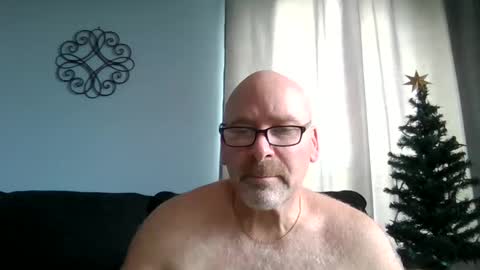 Snapshot of cruising_guy chatting on January 19, 5:49 pm fun guy online show from January 19, 5:49 pm