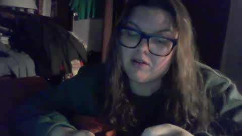 Snapshot of crystalizzzee chatting on January 12, 4:42 am Herekittykitty69 online show from January 12, 4:42 am