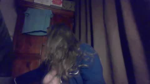 Snapshot of crystalizzzee chatting on February 27, 6:24 am Herekittykitty69 online show from February 27, 6:24 am
