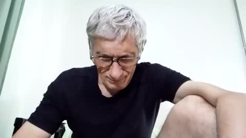 Snapshot of cucaio18 chatting on February 22, 9:12 am BIG UNCUT HARD COCK online show from February 22, 9:12 am