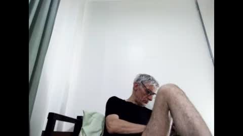 Snapshot of cucaio18 chatting on March 3, 6:26 am BIG UNCUT HARD COCK online show from March 3, 6:26 am