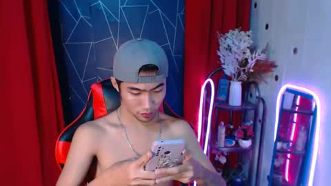 Snapshot of cumhavefun25 chatting on December 9, 7:18 pm ask me online show from December 9, 7:18 pm