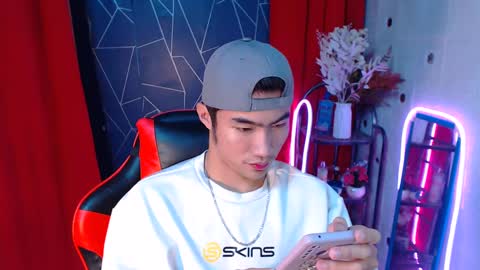 Snapshot of cumhavefun25 chatting on December 10, 8:27 pm ask me online show from December 10, 8:27 pm