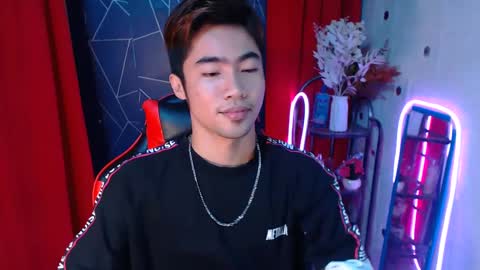 Snapshot of cumhavefun25 chatting on December 12, 6:42 pm ask me online show from December 12, 6:42 pm