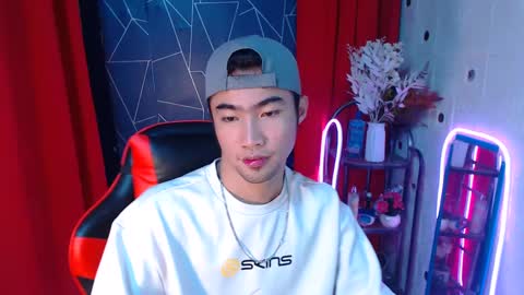 Snapshot of cumhavefun25 chatting on December 9, 1:02 pm ask me online show from December 9, 1:02 pm