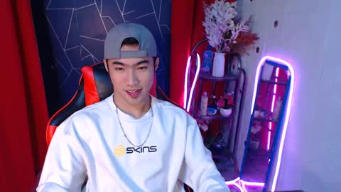 Snapshot of cumhavefun25 chatting on December 3, 2:33 pm ask me online show from December 3, 2:33 pm