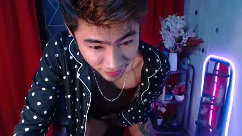 Snapshot of cumhavefun25 chatting on December 8, 5:33 pm ask me online show from December 8, 5:33 pm