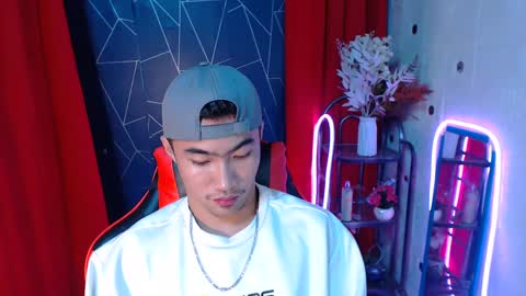 Snapshot of cumhavefun25 chatting on December 15, 7:10 pm ask me online show from December 15, 7:10 pm