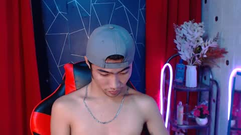 Snapshot of cumhavefun25 chatting on December 12, 9:48 pm ask me online show from December 12, 9:48 pm