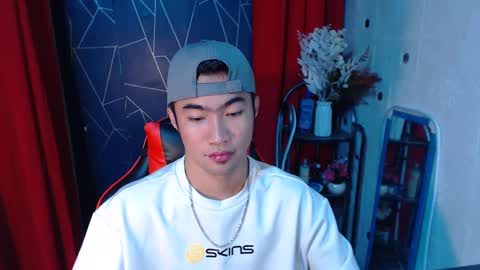 Snapshot of cumhavefun25 chatting on December 4, 3:48 pm ask me online show from December 4, 3:48 pm