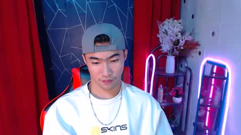 Snapshot of cumhavefun25 chatting on December 17, 4:43 pm ask me online show from December 17, 4:43 pm